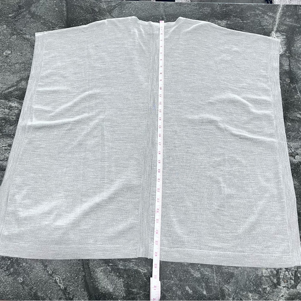 Kinross OS Merino Wool | Silk V-Neck Popover Sweater - Picture 5 of 8